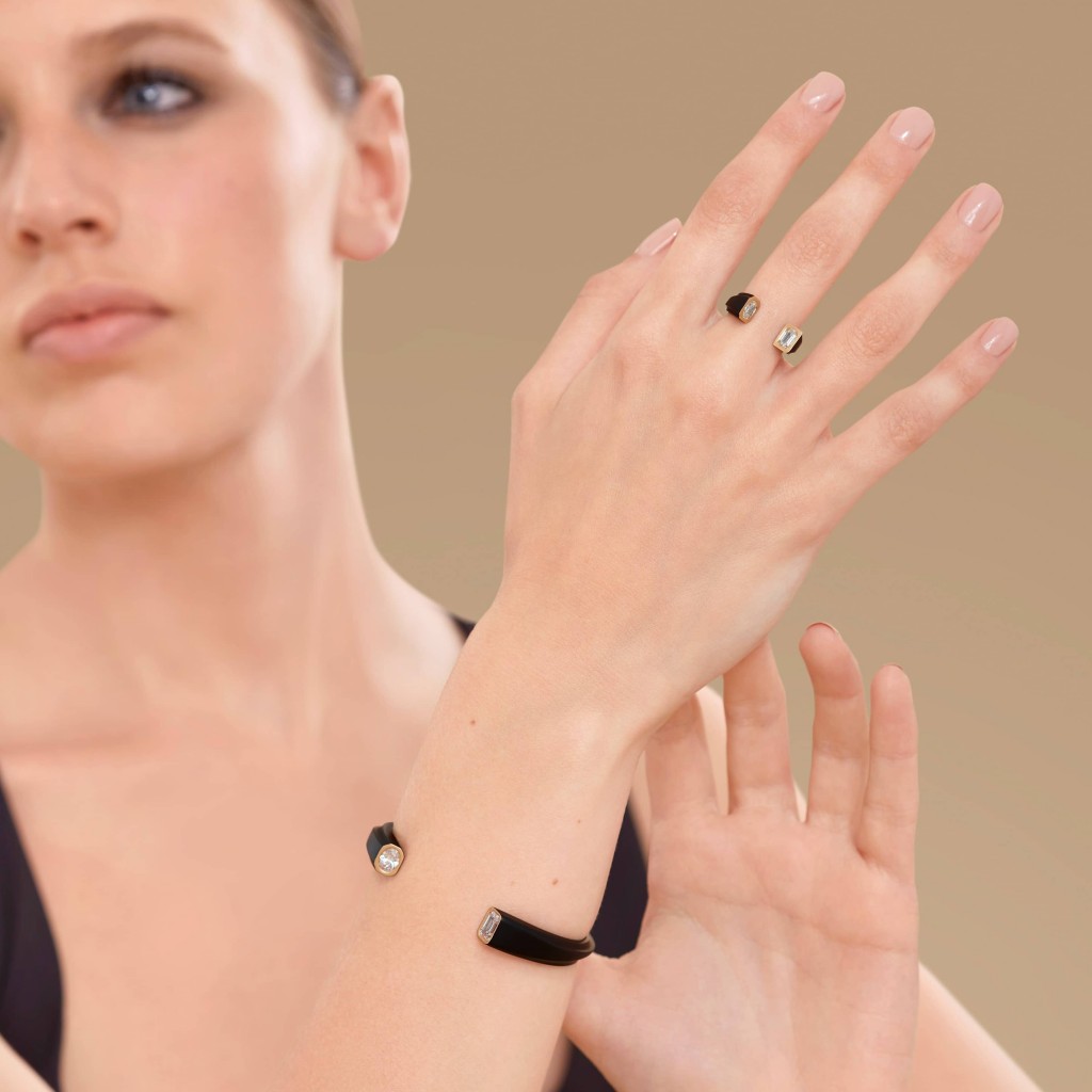 ODDITY BLACK LINE RING 18k (750/1000) Blackened Gold. - DFLY Paris