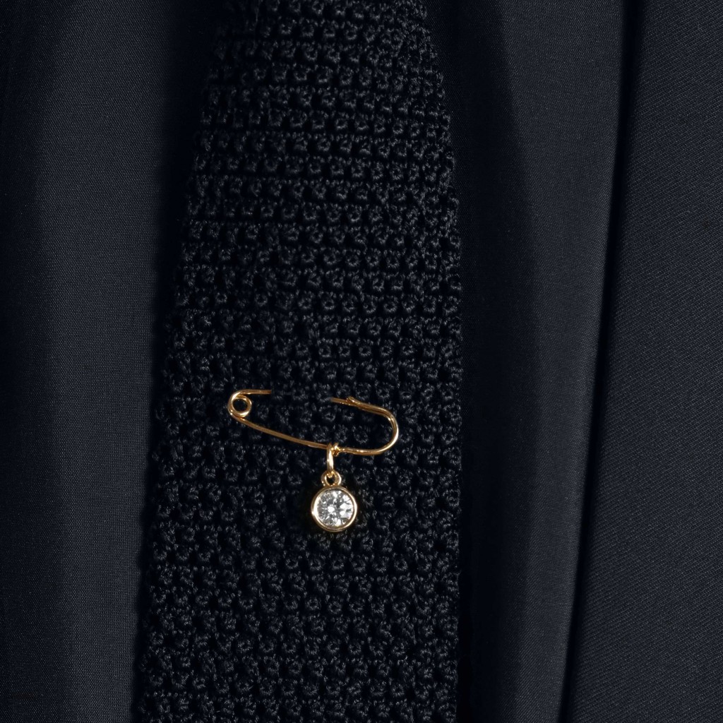 Broche PAOZ Or jaune 18k (750/1000). - DFLY Paris